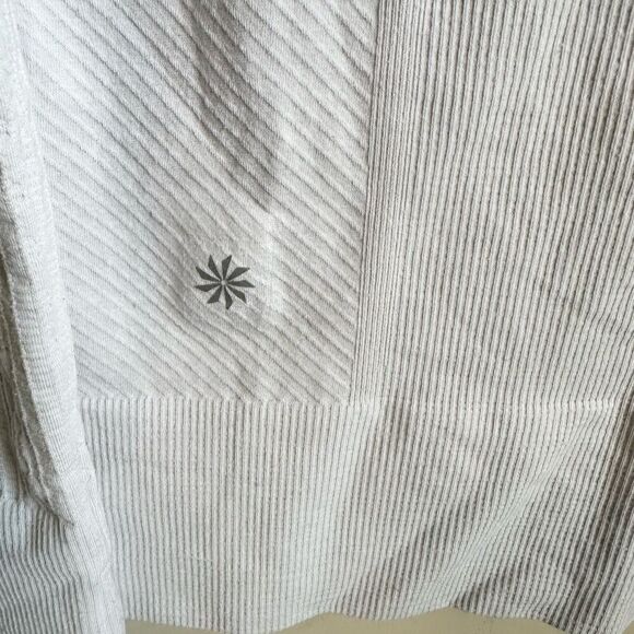 Athleta Women’s Powerdown Primaloft Pullover Top M - Picture 3 of 6